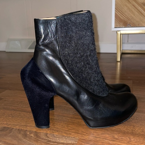John Fluevog ankle boots. Size 9. Black leather, suede and texture. - Picture 2 of 11